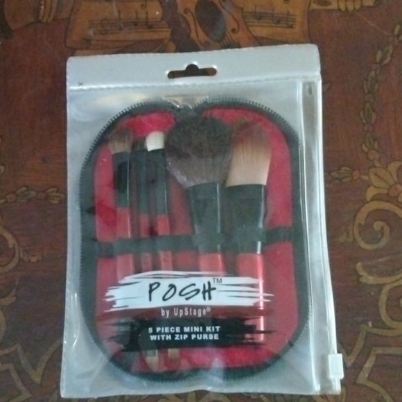 Other - Makeup brush set new with case